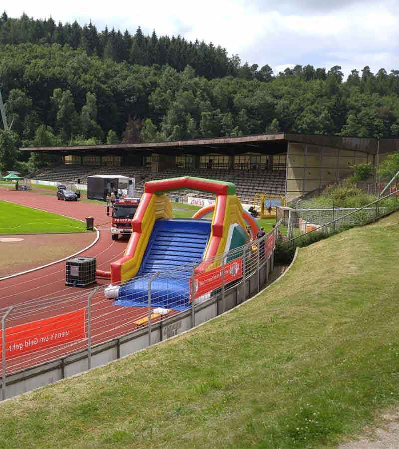 Der Spassmacher Hüpfburg Riesenwasserrutsche