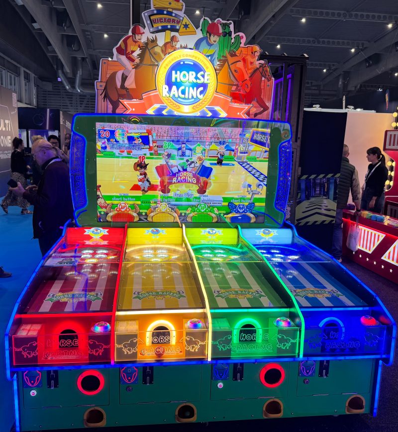 Der Spassmacher Western Derbyrennen Interaktiv mit 75 Zoll Display